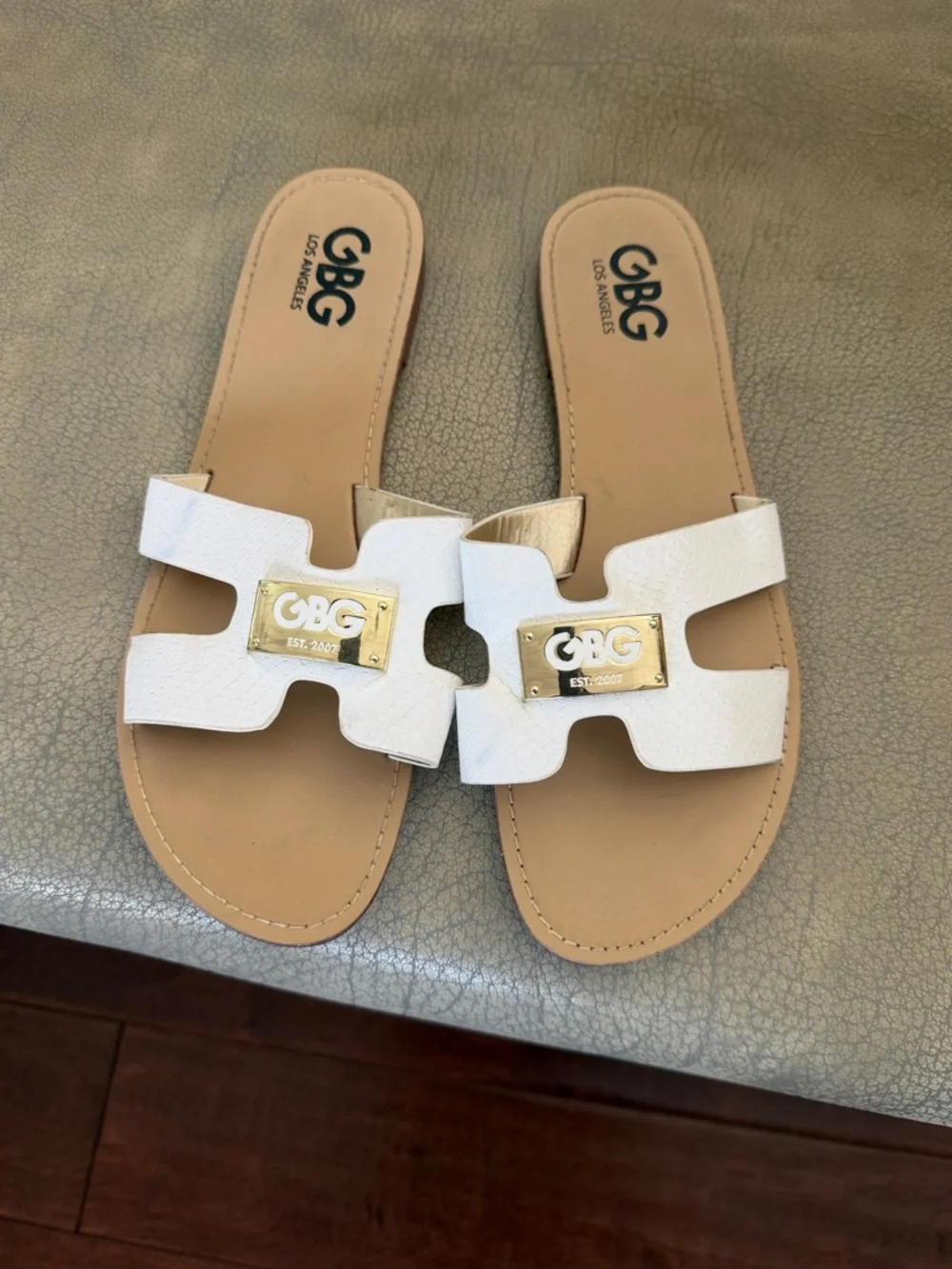 GBG Los Angeles White Leather Slide Sandals with Gold Plaque